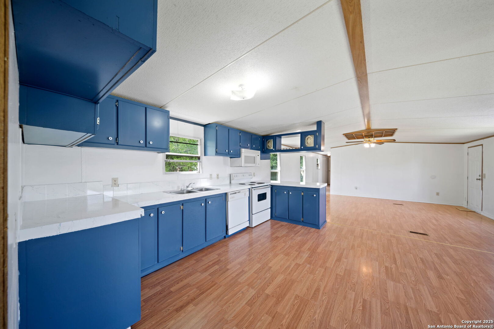 9530 Cross Rdg Lane San Antonio, TX 78263 - Photo 7 of 43