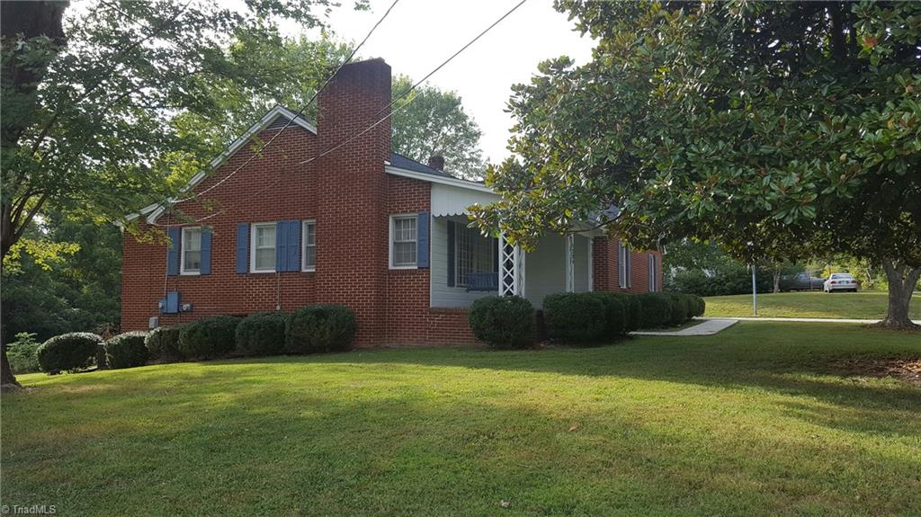 1204 Linville Road Mount Airy, NC 27030 - Photo 4 of 27 Gallery Image 4