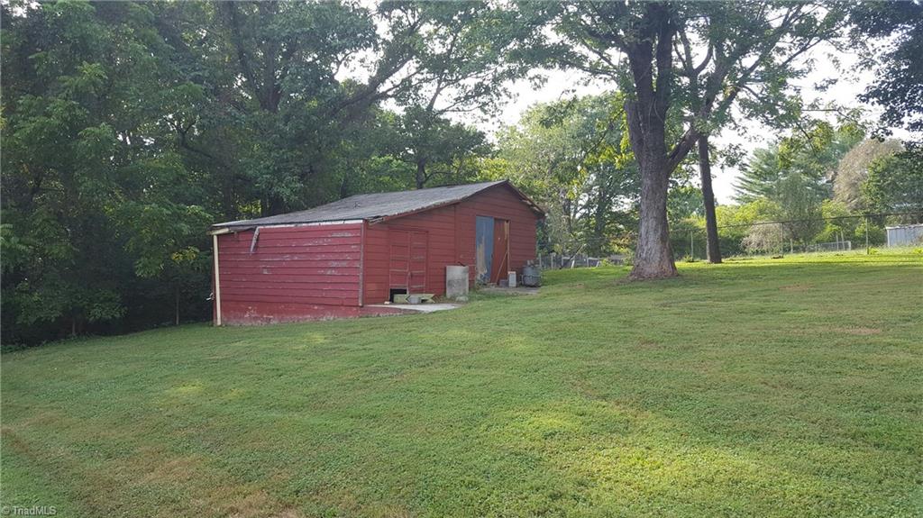 1204 Linville Road Mount Airy, NC 27030 - Photo 6 of 27 Gallery Image 6