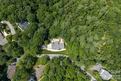 $1,100,000 | 153 SkyView Circle, Asheville, NC 28804