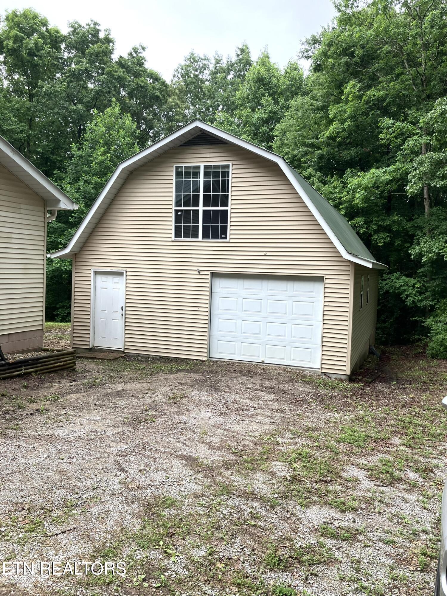 2712 Tinchtown Road Jamestown, TN 38556 - Photo 3 of 34 Garage