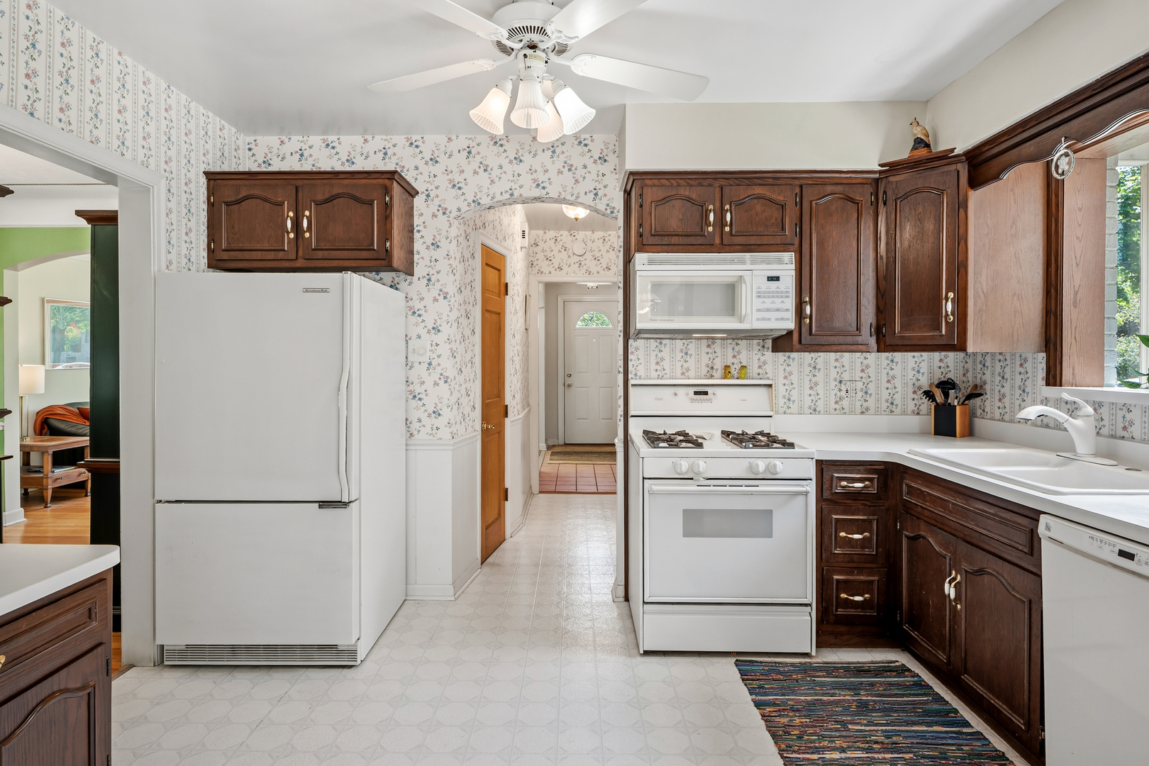 204 Parkview Road Riverside, IL 60546 - Photo 5 of 26