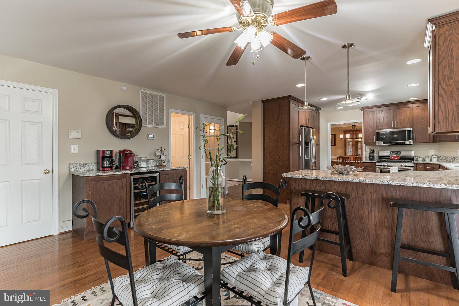 1 Boulder Drive Stafford, VA 22554 - Photo 11 of 46 Dinning room w/built in coffee/wine bar!
