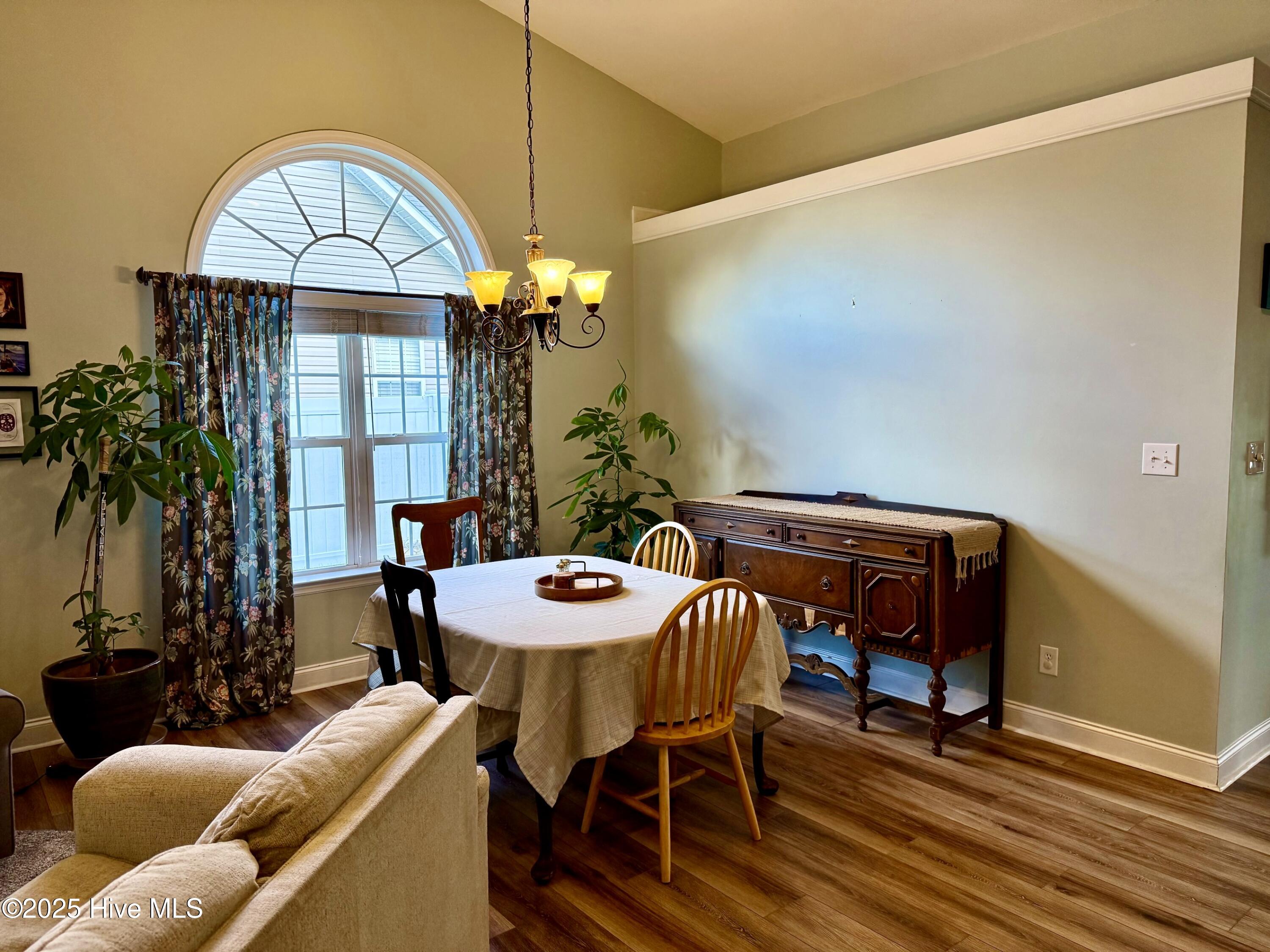 318 Conner Grant Road New Bern, NC 28562 - Photo 10 of 34 Dining area