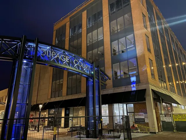 $1,350 | 40 Dupage Court, Unit 205, Elgin, IL 60120