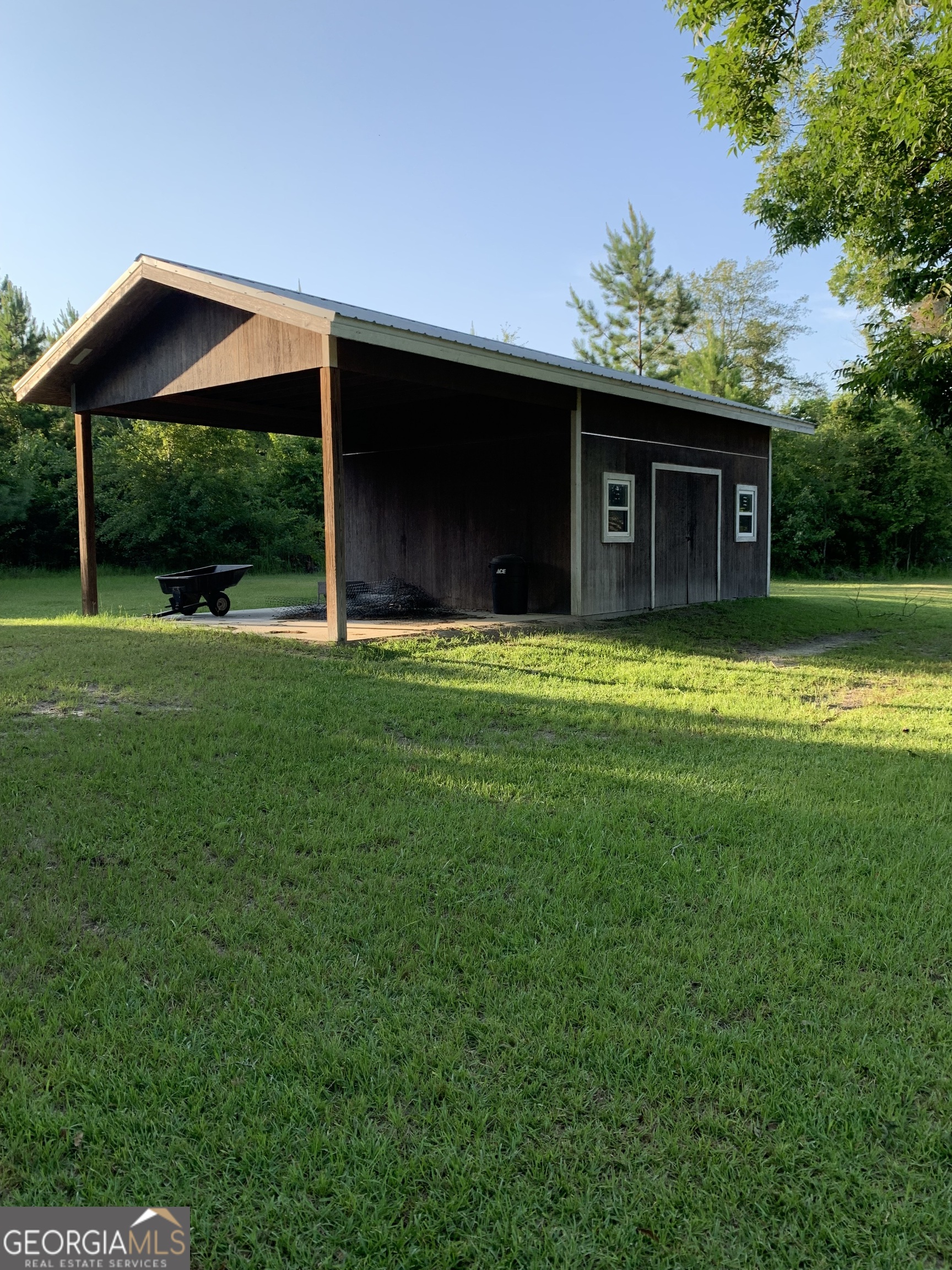 1066 Millen Hiltonia Road Sylvania, GA 30467 - Photo 15 of 24 a front view of a house with a garden