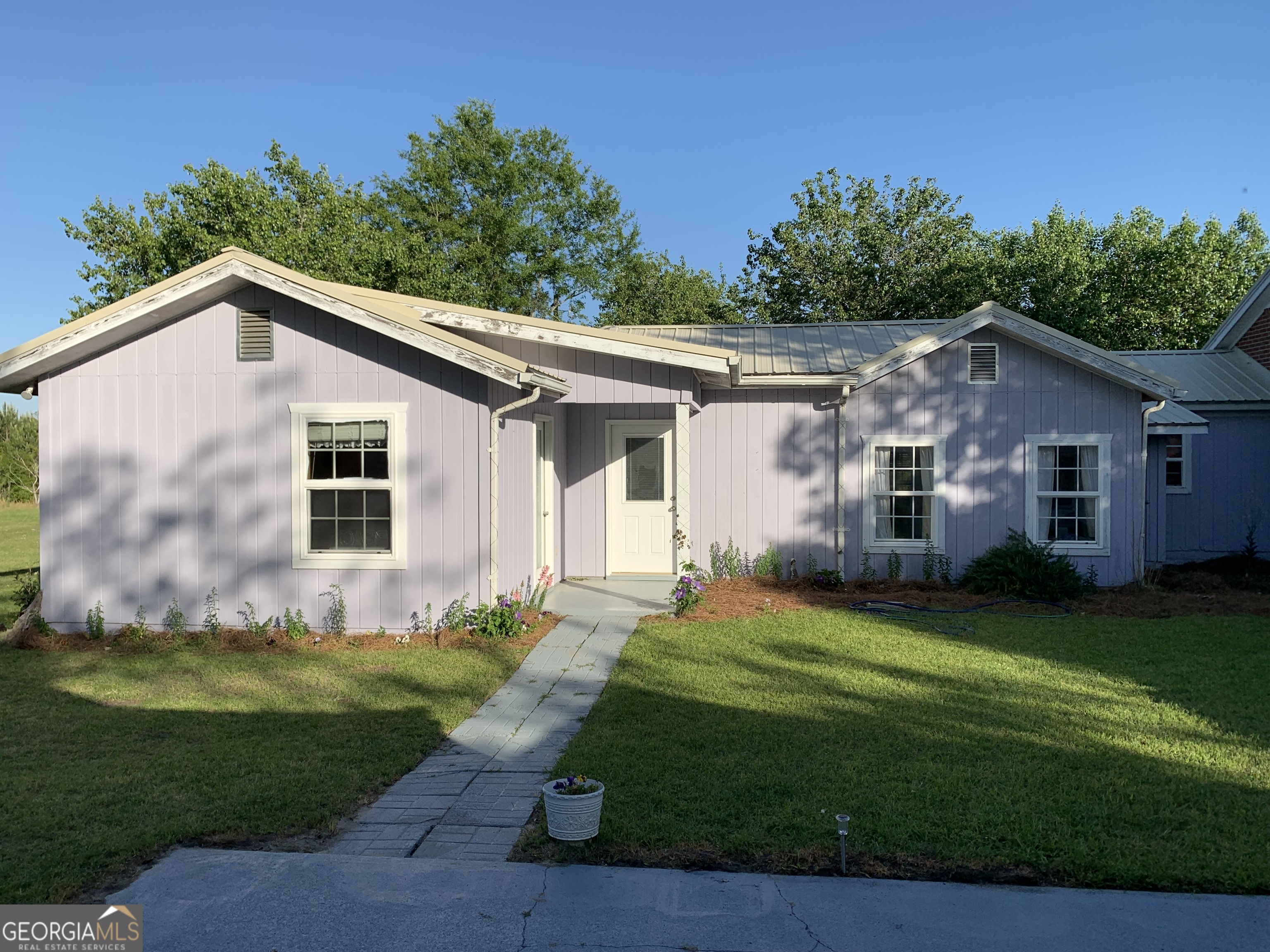 1066 Millen Hiltonia Road Sylvania, GA 30467 - Photo 9 of 24 a front view of a house with a garden