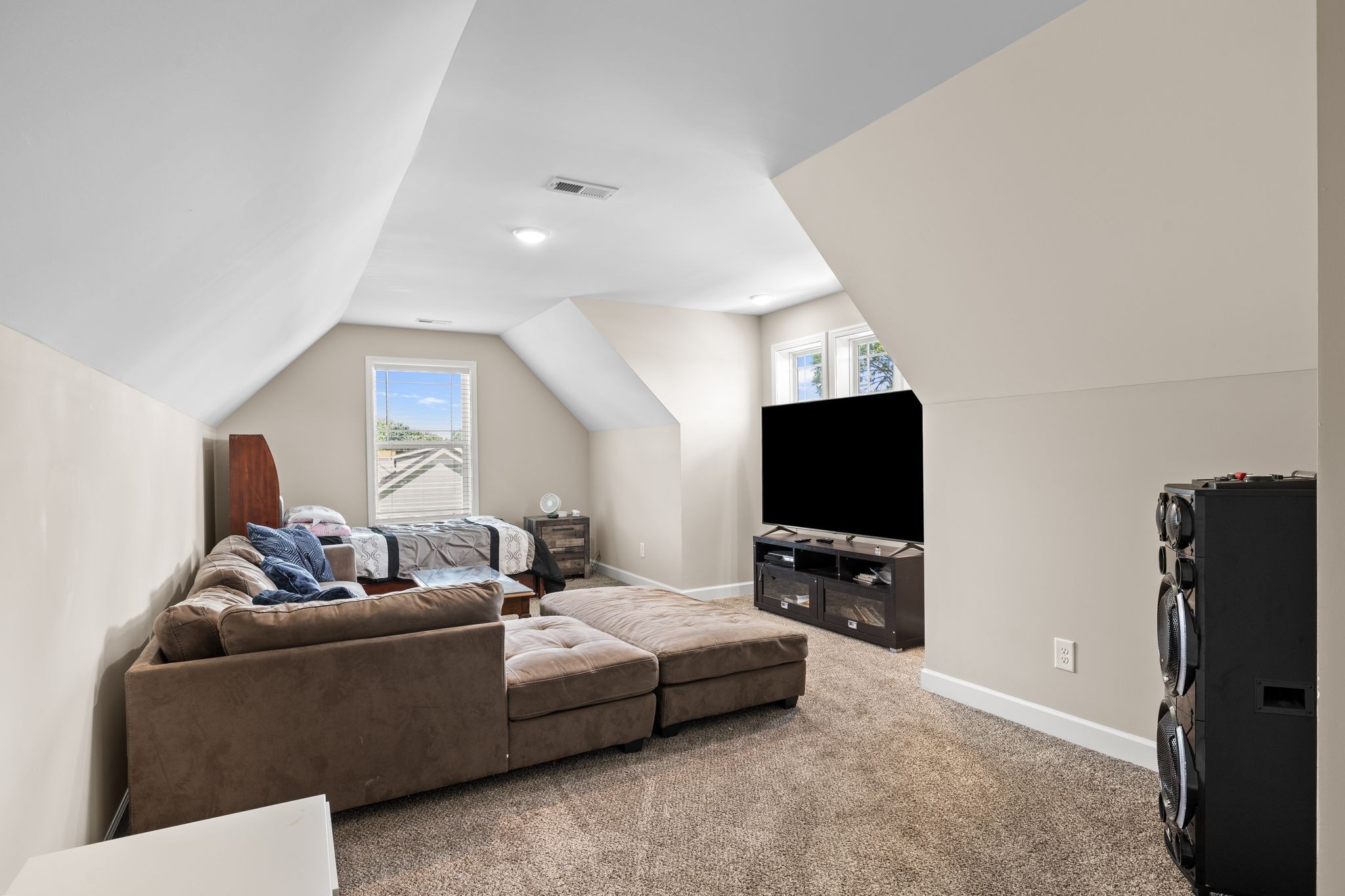 2511 Unionville Deason Road Bell Buckle, TN 37020 - Photo 17 of 20 a living room with furniture and a flat screen tv