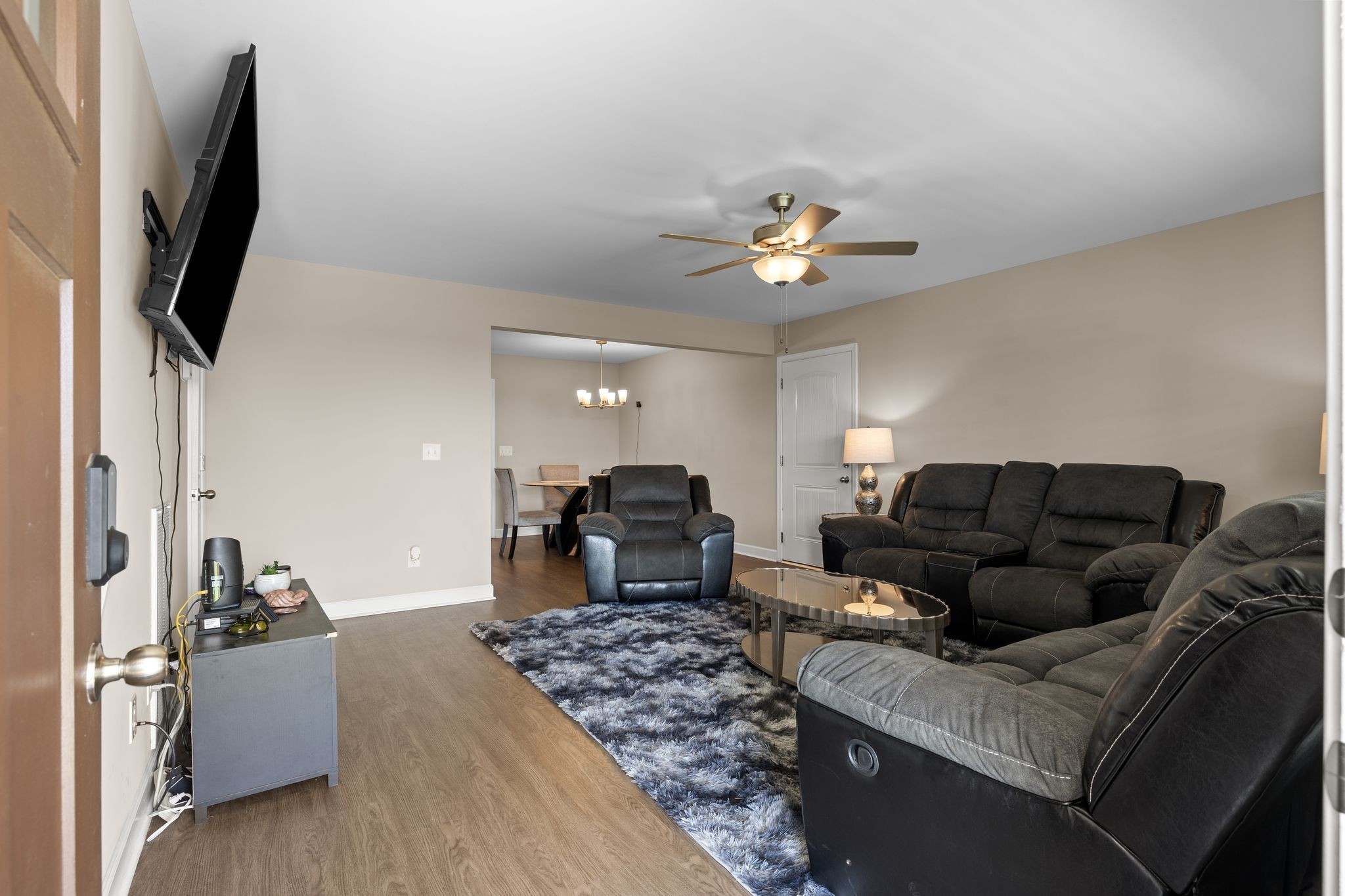 2511 Unionville Deason Road Bell Buckle, TN 37020 - Photo 5 of 20 a living room with furniture and a flat screen tv