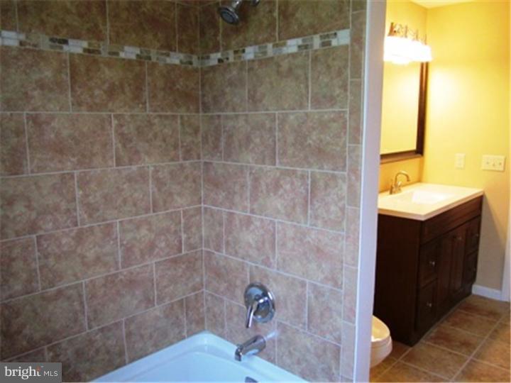 5 Tippet Court Reading, PA 19607 - Photo 9 of 19 Bathroom