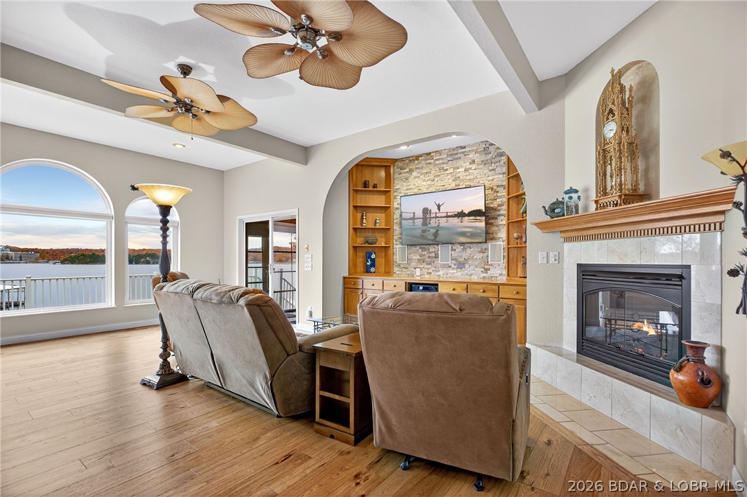 331 Hollow Oak Road Sunrise Beach, MO 65079 - Photo 17 of 66 Living Room