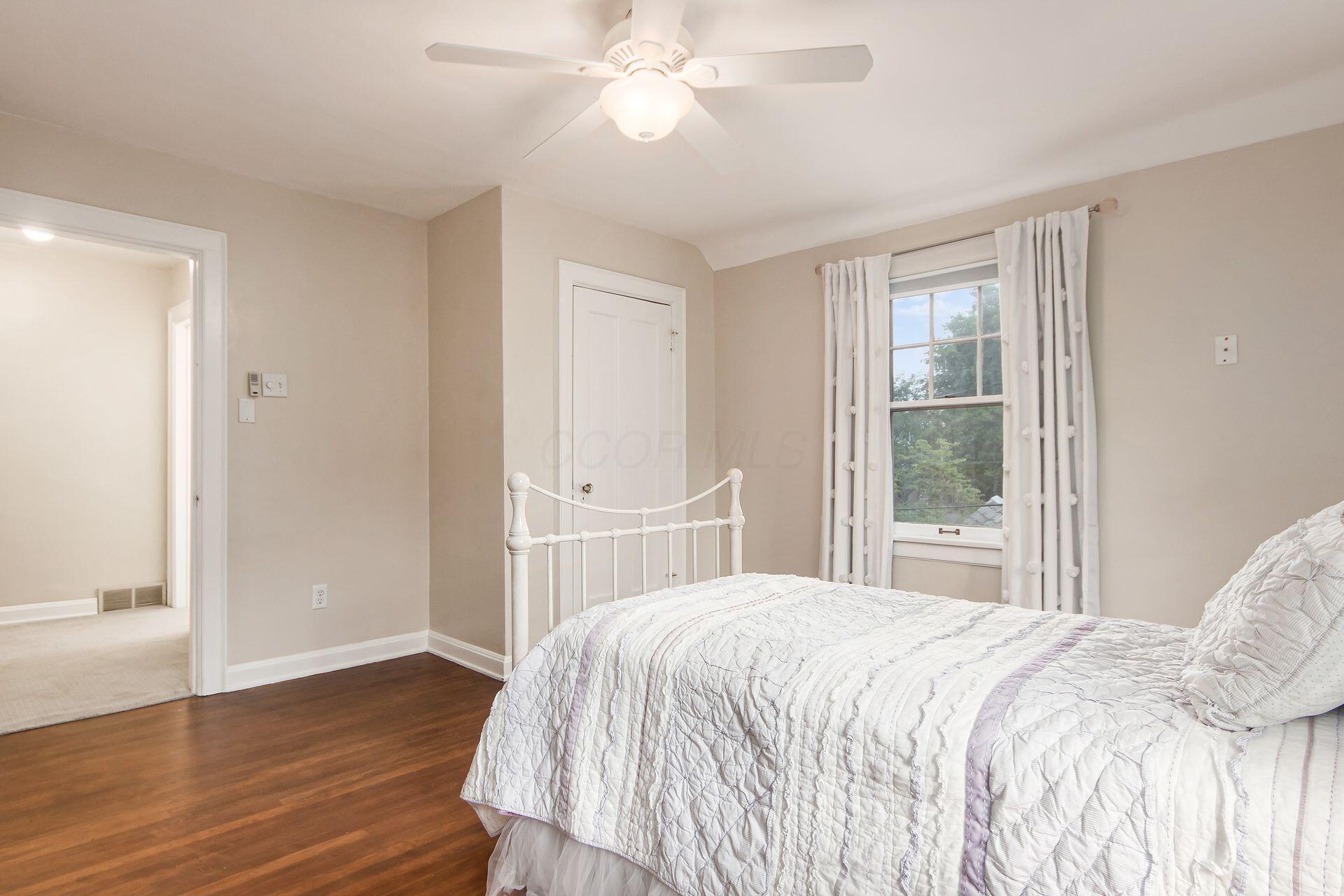 1896 Guilford Road Columbus, OH 43221 - Photo 21 of 42 Room Darkening Blinds