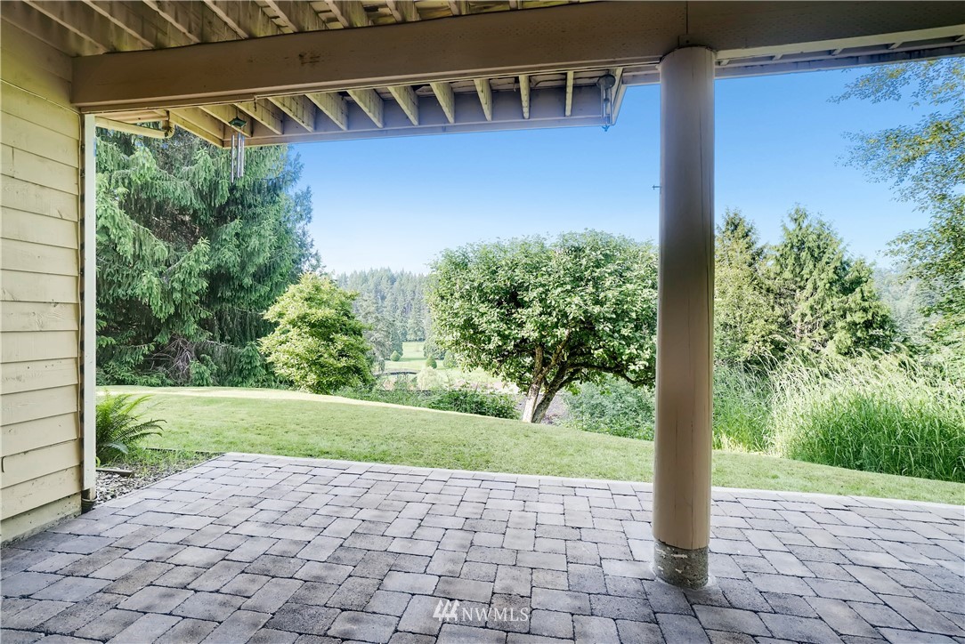9328 Hoeder Lane Bothell, WA 98011 - Photo 3 of 25 Gallery Image 3