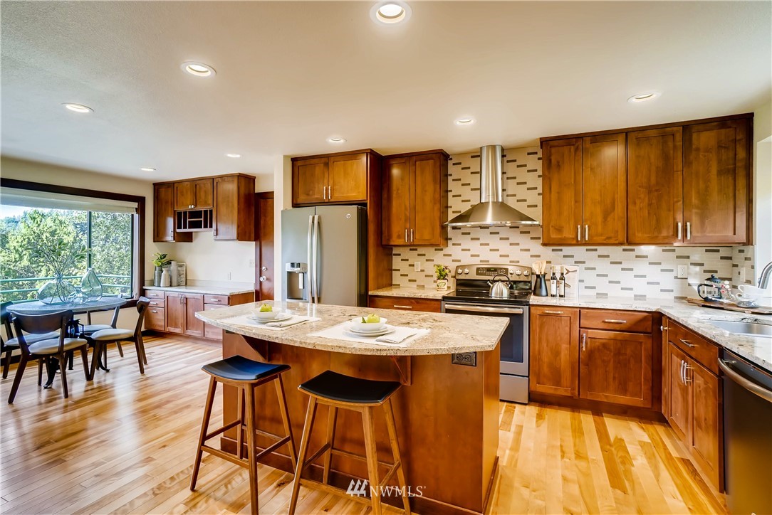 9328 Hoeder Lane Bothell, WA 98011 - Photo 9 of 25 Gallery Image 9
