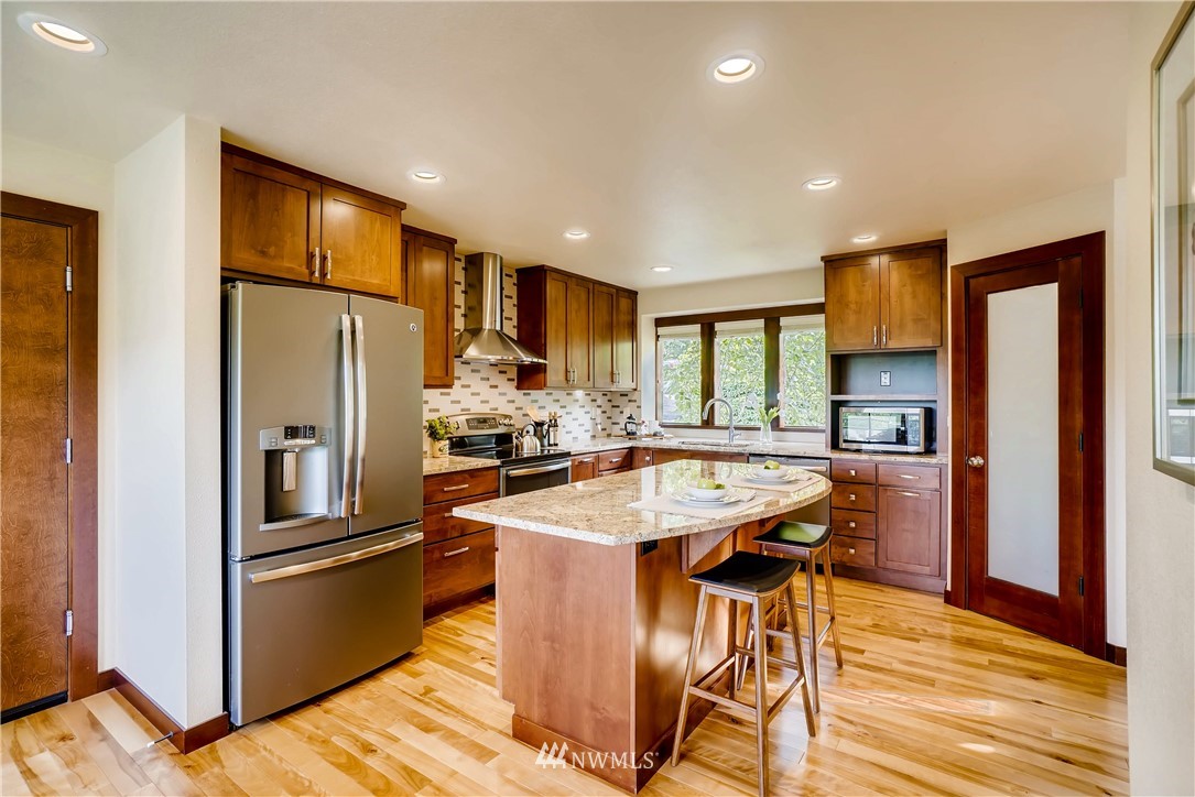 9328 Hoeder Lane Bothell, WA 98011 - Photo 10 of 25 Gallery Image 10