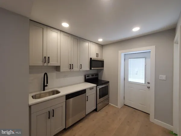 $1,749 | 4663 Umbria Street, Unit 1R, Philadelphia, PA 19127