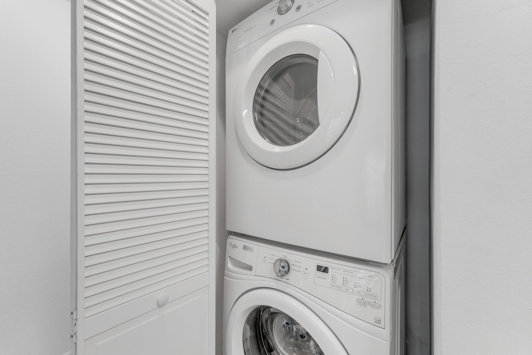 189 Carroll Street Islamorada, FL 33036 - Photo 27 of 37 a utility room with dryer and washer