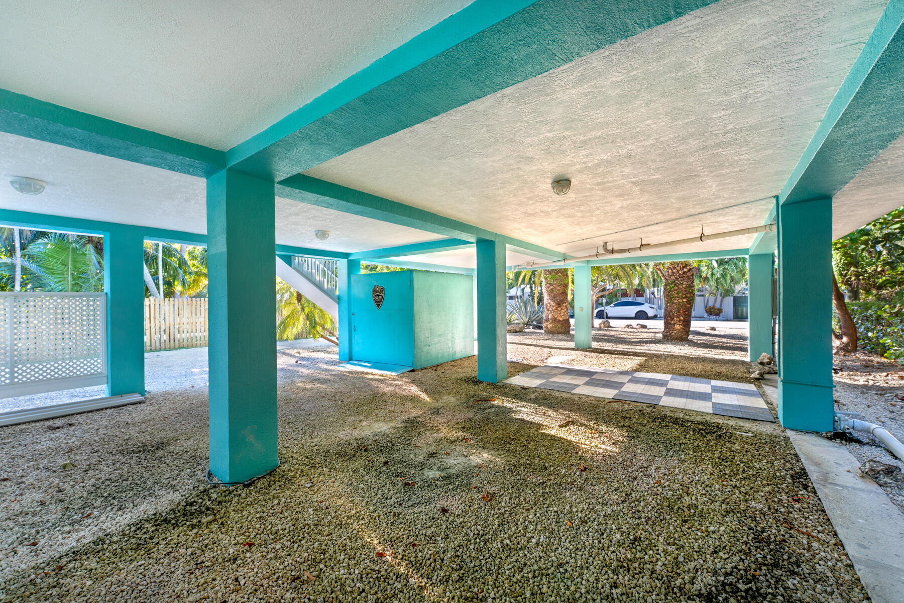 189 Carroll Street Islamorada, FL 33036 - Photo 7 of 37 a view of a backyard of a house