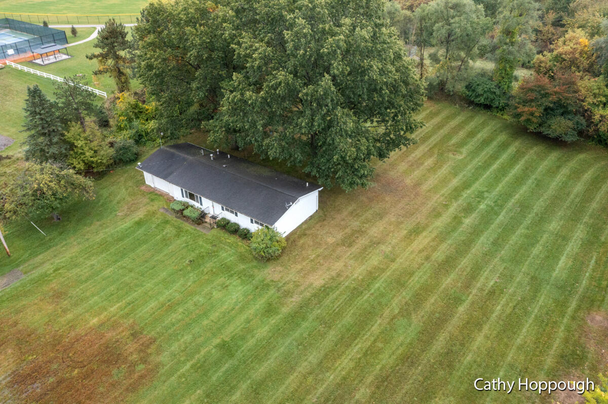 2075 Towner Road Haslett, MI 48840 - Photo 22 of 25 IMG_1021
