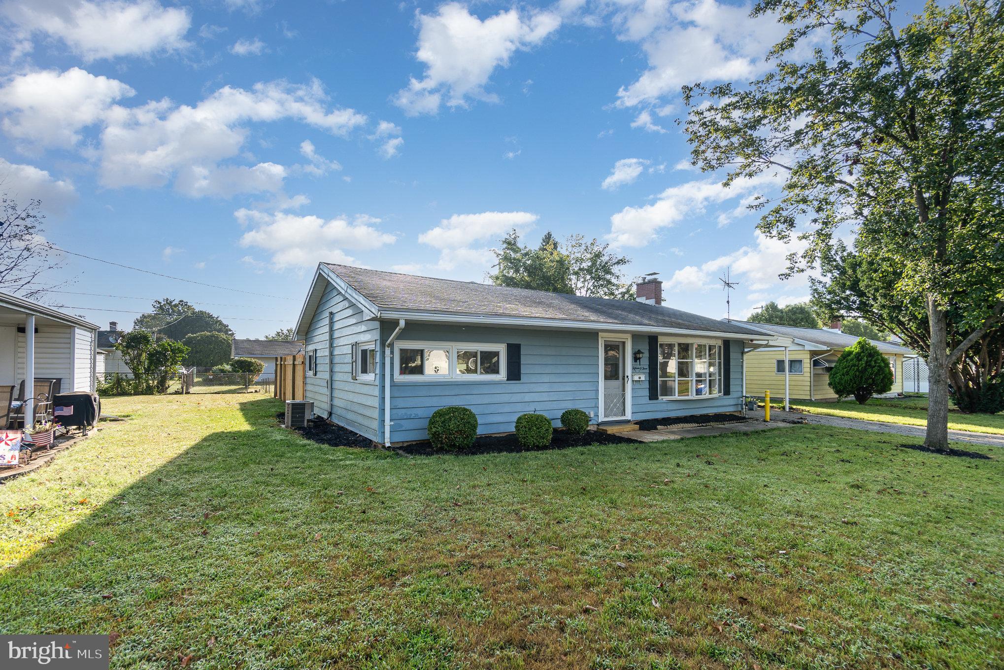 1503 Fireside Road York, PA 17404 - Photo 4 of 27