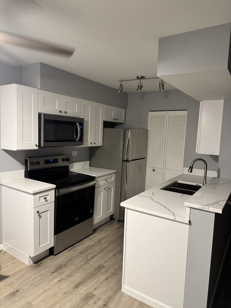 633 South Virginia Road, Unit 214 Crystal Lake, IL 60014 - Photo 6 of 10
