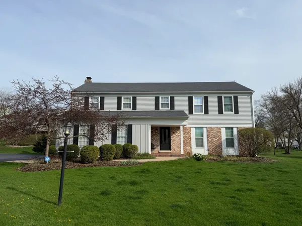 $700,000 | 995 Georgetowne Lane, Barrington, IL 60010