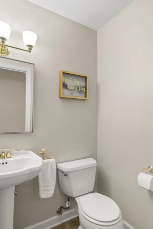 $700,000 | 995 Georgetowne Lane, Barrington, IL 60010