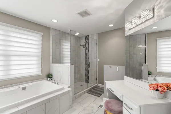 $700,000 | 995 Georgetowne Lane, Barrington, IL 60010
