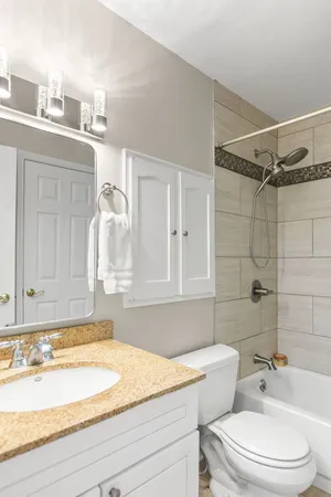 $700,000 | 995 Georgetowne Lane, Barrington, IL 60010
