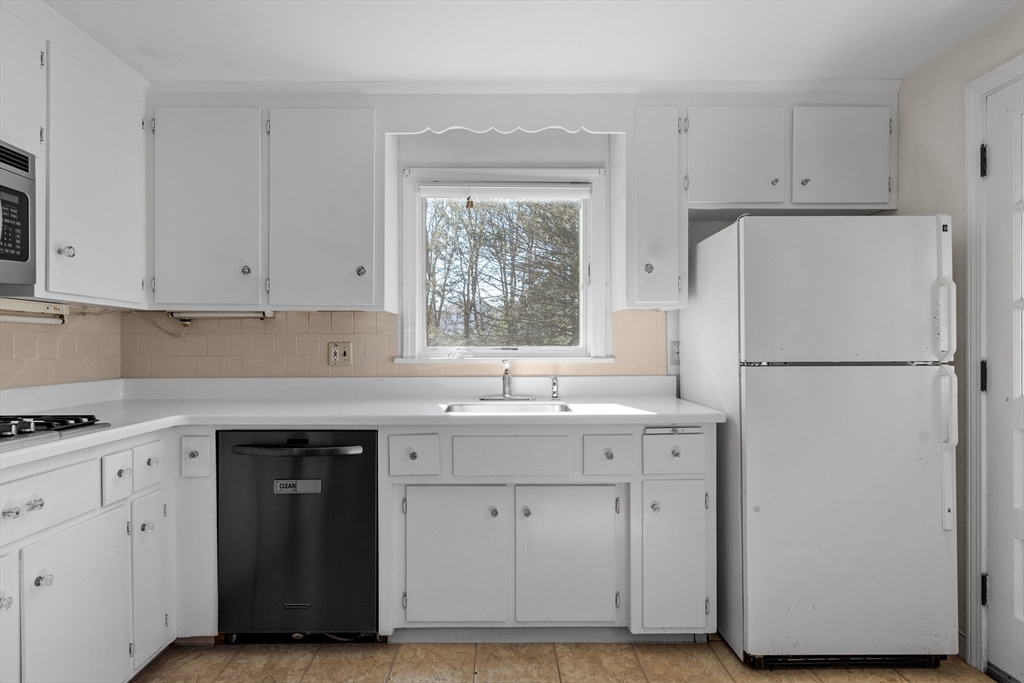22 Eugene Road Burlington, MA 01803 - Photo 14 of 34 Gallery Image 14
