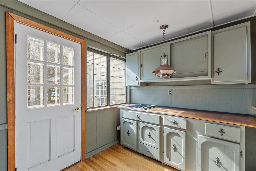 22 Eugene Road Burlington, MA 01803 - Photo 17 of 34 Gallery Image 17