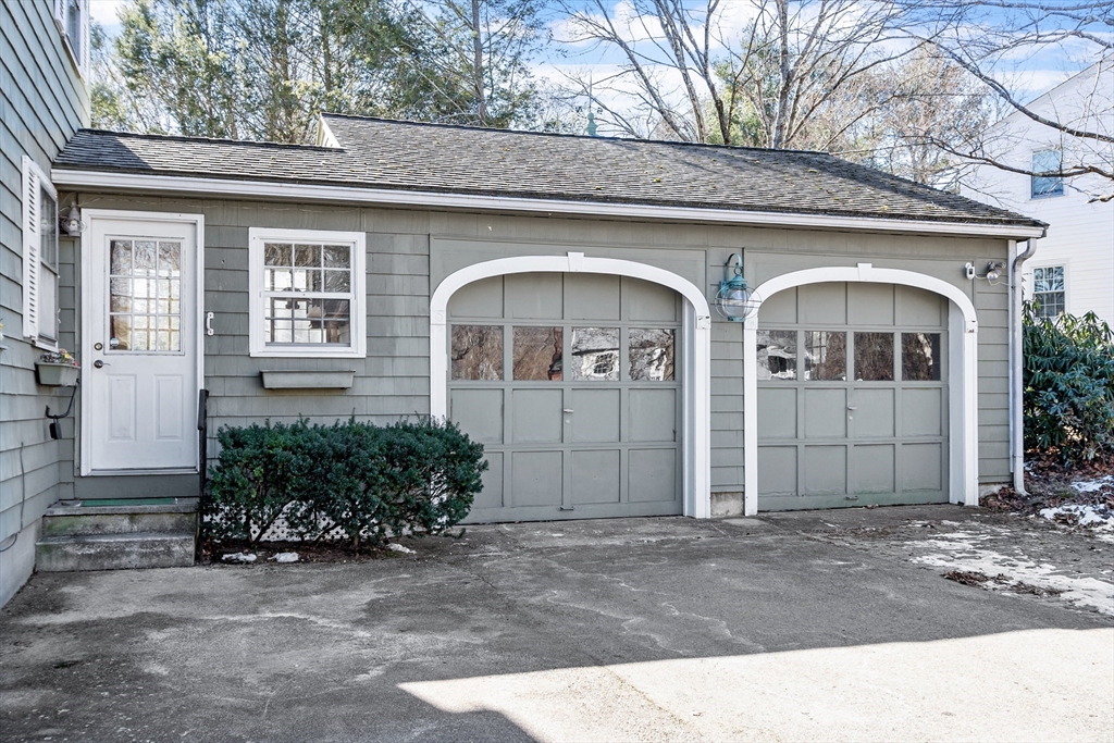 22 Eugene Road Burlington, MA 01803 - Photo 4 of 34 Gallery Image 4
