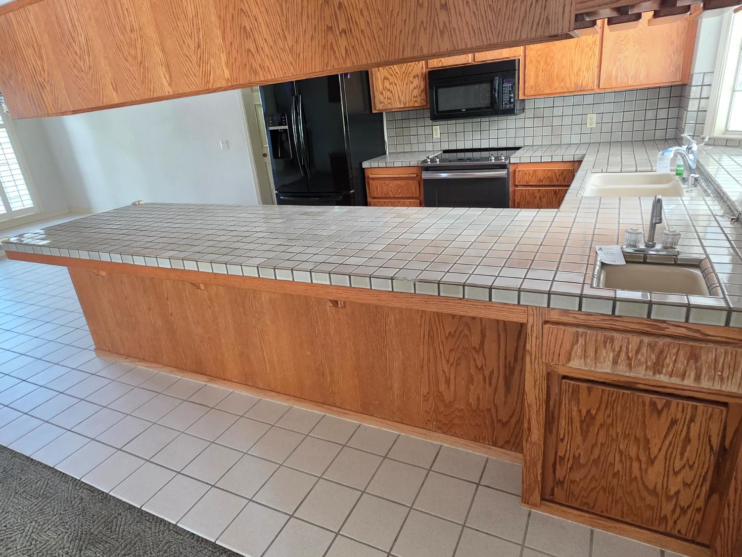 6416 Rio Blanco Drive Rancho Murieta, CA 95683 - Photo 10 of 70 Note, there are 2 sinks and breakfast bar in the kitchen for easy entertaining!