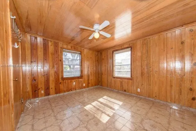 a view of entryway with a front door