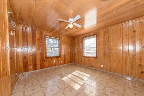 a view of entryway with a front door