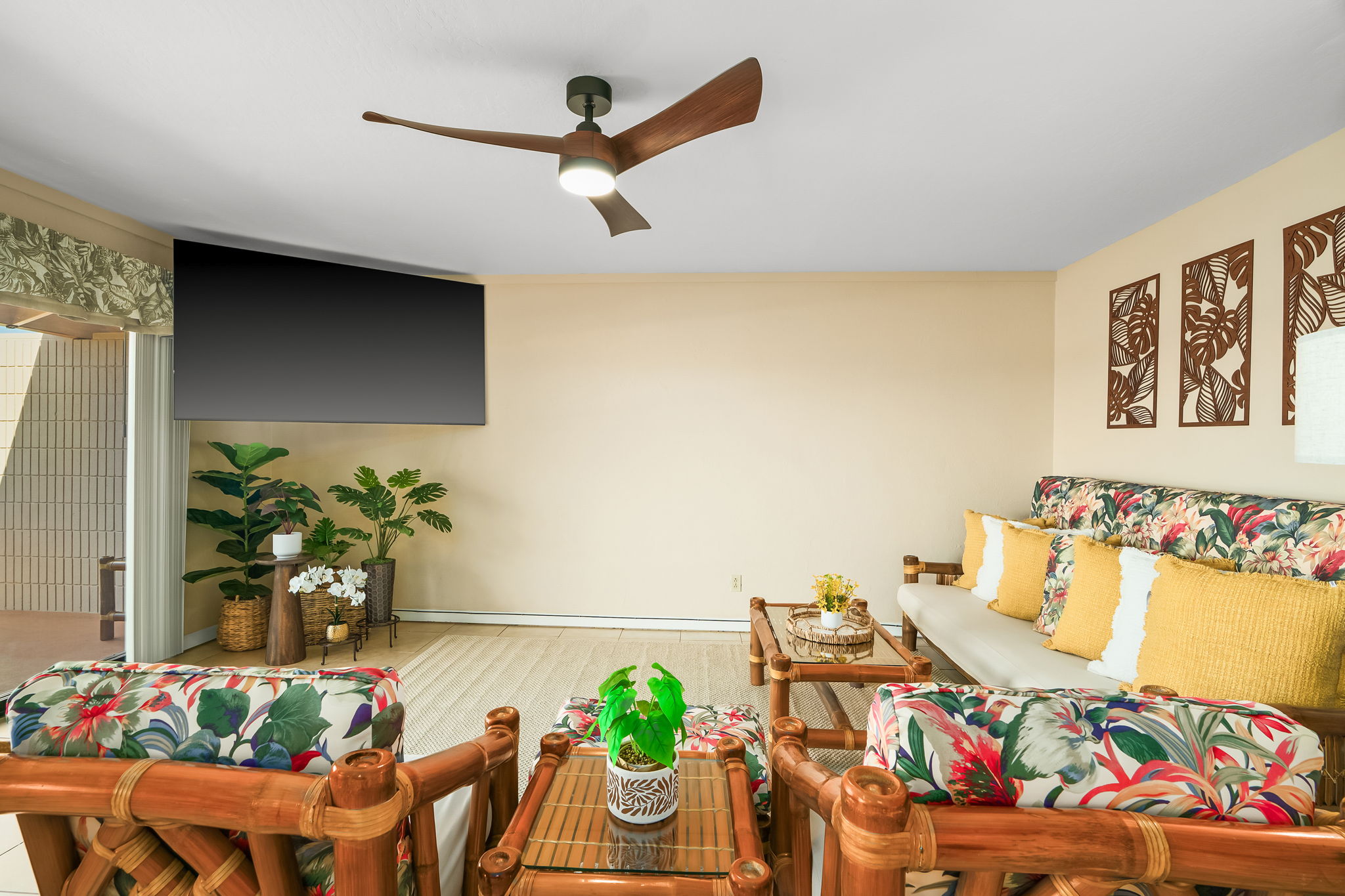 4451 Moana Road, Unit 309 Waimea, HI 96796 - Photo 7 of 21 a living room filled with furniture