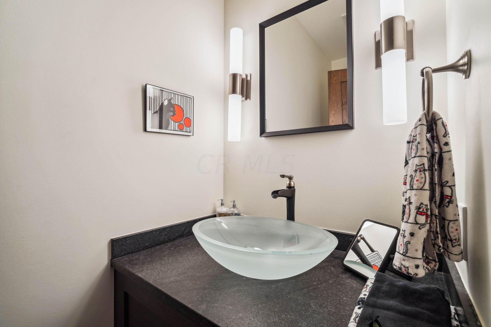 7805 Cubbage Road Westerville, OH 43081 - Photo 32 of 143 1st floor powder room.