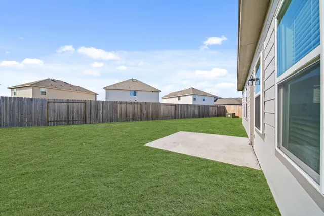 a view of an house with backyard and garden