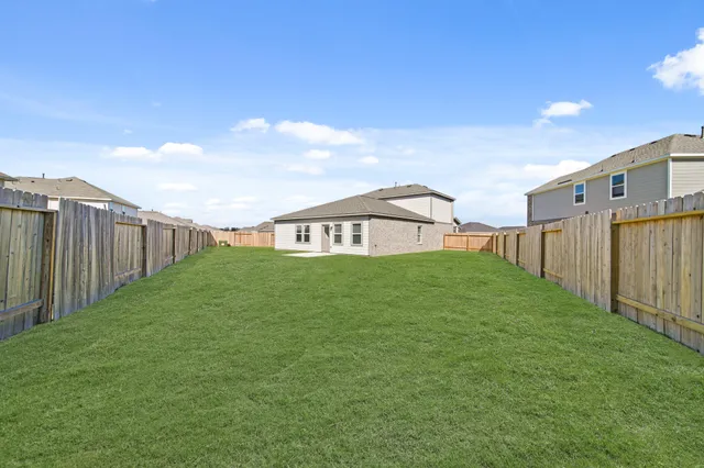 a view of a house with backyard and garden