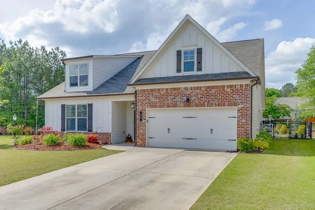 a front view of house with garage and yard