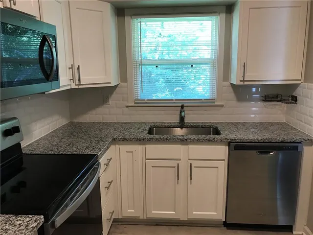 $575,000 | 18904 East Arrowhead Drive, Independence, MO 64056