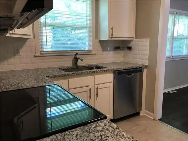 $575,000 | 18904 East Arrowhead Drive, Independence, MO 64056