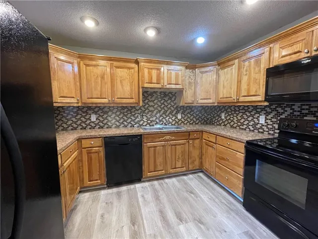 $575,000 | 18904 East Arrowhead Drive, Independence, MO 64056