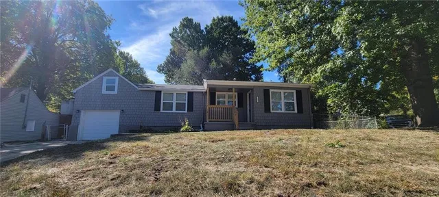 $575,000 | 18904 East Arrowhead Drive, Independence, MO 64056