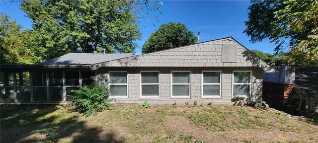 $575,000 | 18904 East Arrowhead Drive, Independence, MO 64056