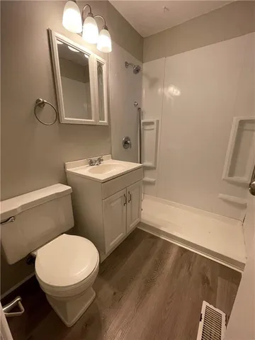 $575,000 | 18904 East Arrowhead Drive, Independence, MO 64056