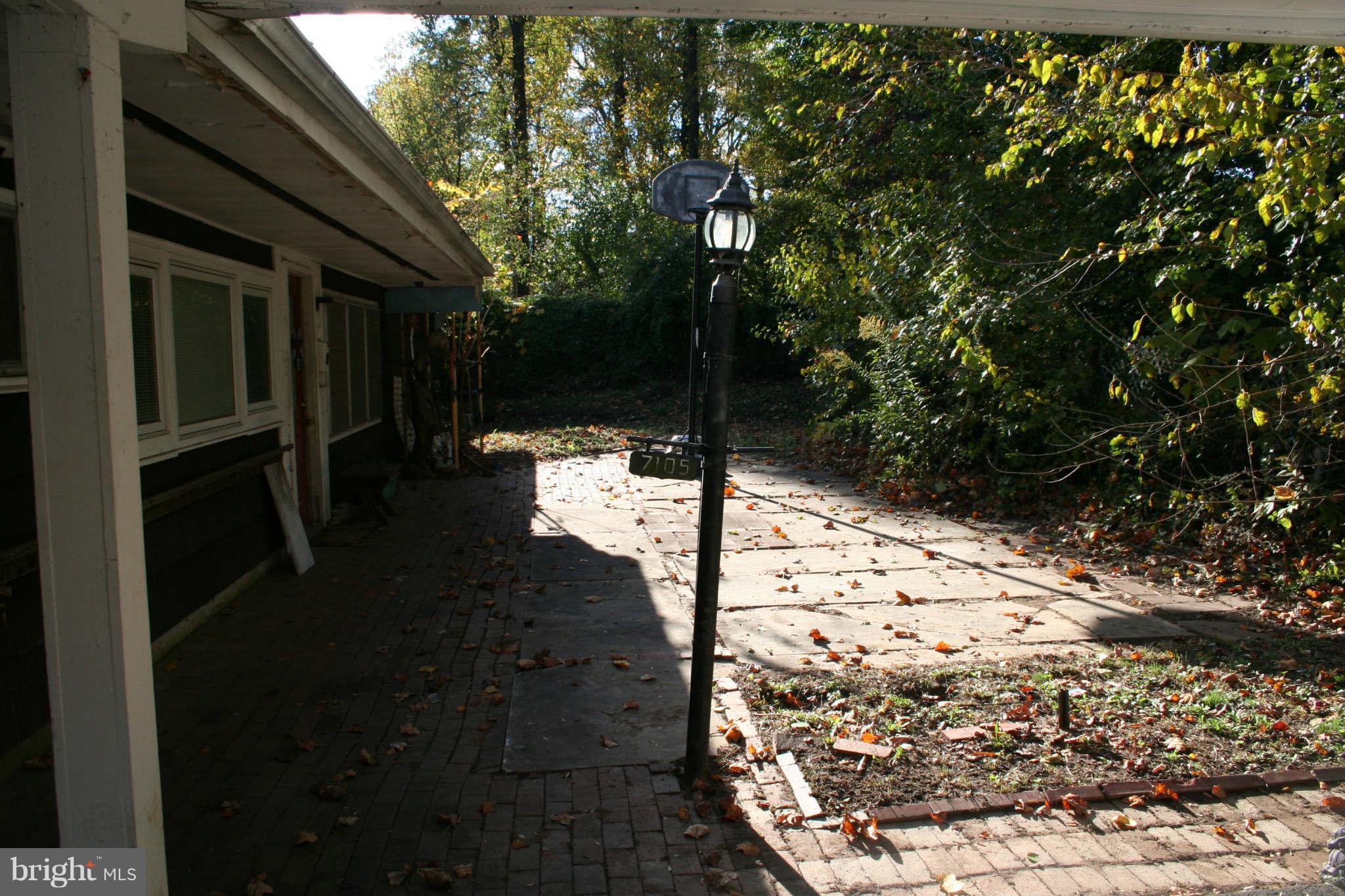 7105 Oak Ridge Road Falls Church, VA 22042 - Photo 5 of 16 SIDE PATIO ENTRYWAY