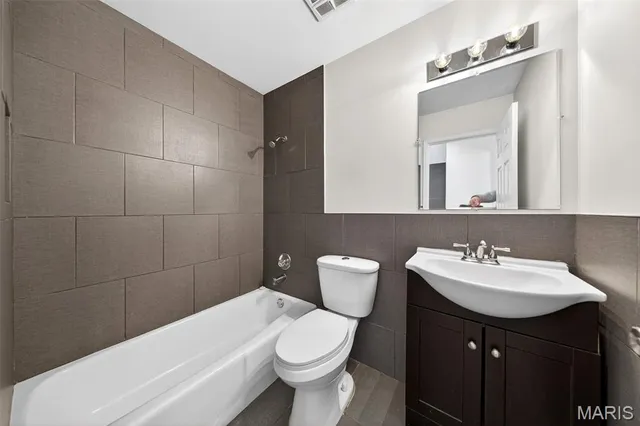 $250,000 | 2042 Shoreham Drive, Florissant, MO 63033