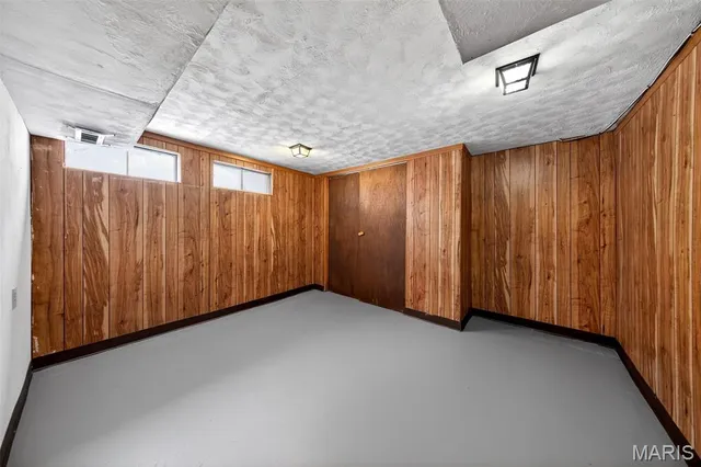 $250,000 | 2042 Shoreham Drive, Florissant, MO 63033