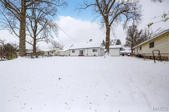 $250,000 | 2042 Shoreham Drive, Florissant, MO 63033